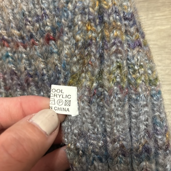 No brand multi color beanie with puff ball - Picture 5 of 5